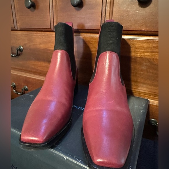 Beautiful garnet Bernardo Hayes Chelsea booties - Picture 7 of 8